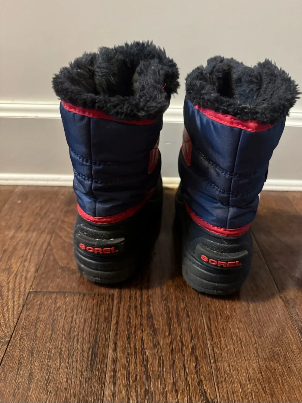 Sorel Kids Navy and Red Insulated Snow Boots with Black Fur Cuff